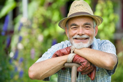 wertvollER: Mann mit Prostatakrebs im Garten