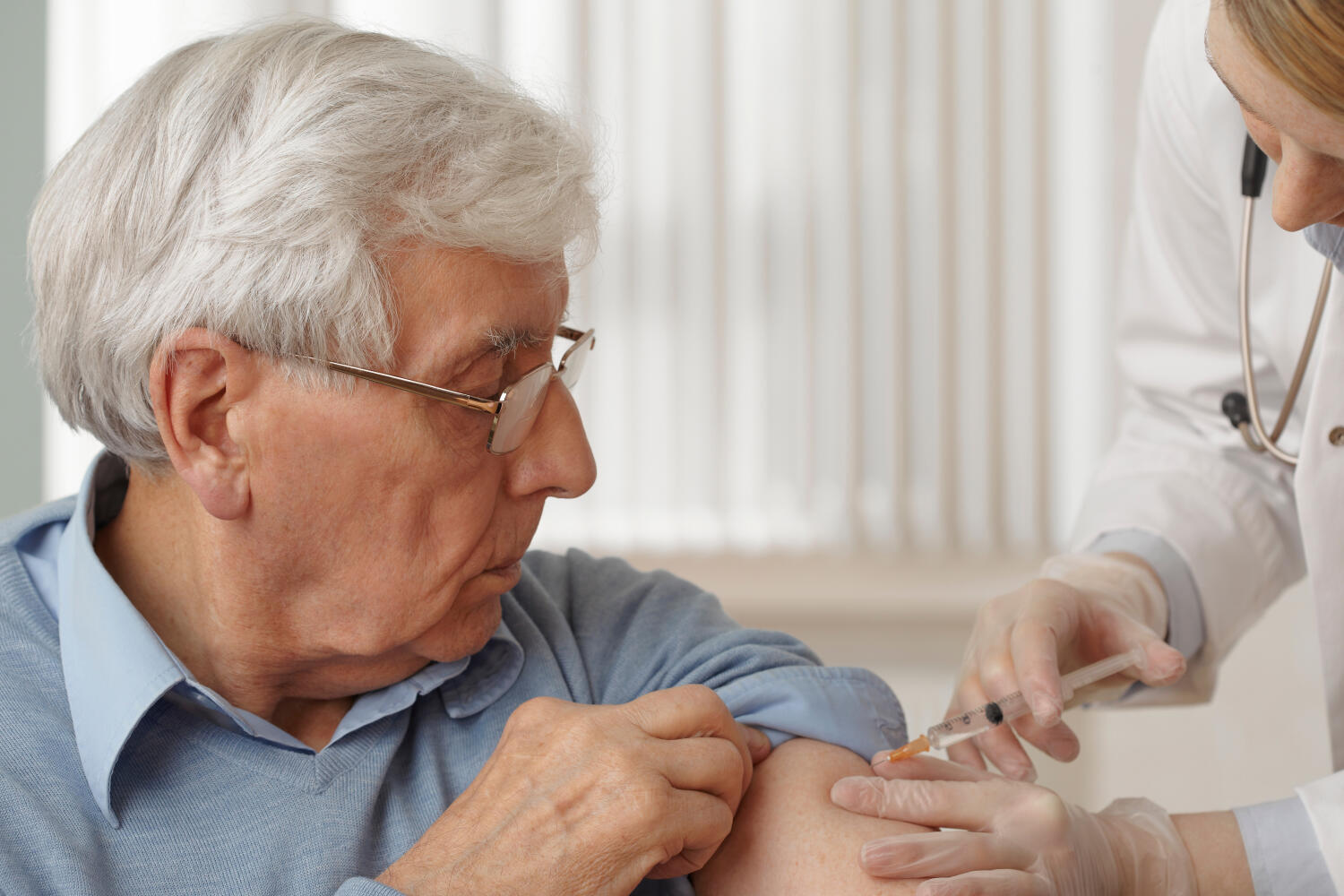 wertvollER Foto Patient erhält Spritze