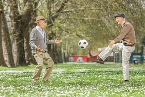 wertvollER: Senioren spielen Fußball wertvollER: Senioren spielen Fußball
