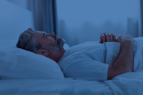 wertvollER: Prostatakrebspatient liegt wach in seinem Bett