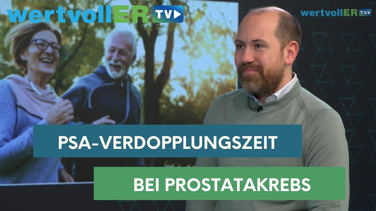 wertvollER TV: Urologe Dr. Sebastian Nestler spricht über die PSA-Verdopplungszeittleren Alters mit dunklen Locken steht vor einer blauen LED-Wand. Im Vordergrund der Grafik steht "Chemotherapie bei Prostatakrebs".