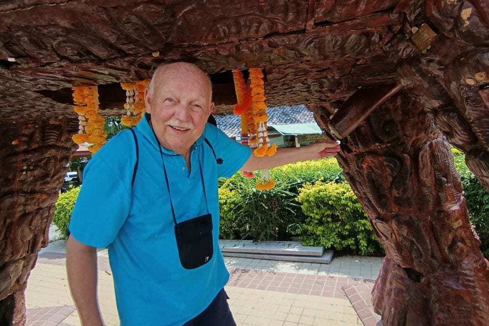 Prostatakrebspatient Joachim P. in einer Höhle 1000x667px